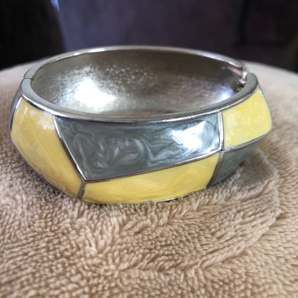 Jewelry - Yellow/gray bracelet